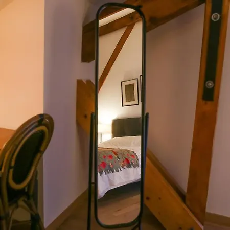 Croix Blanche - Le Logis Apartment *