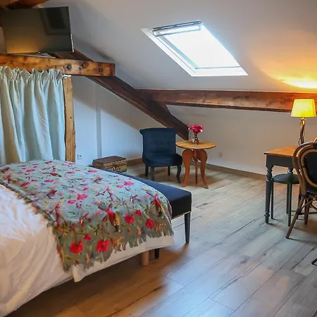Croix Blanche - Le Logis Apartment *