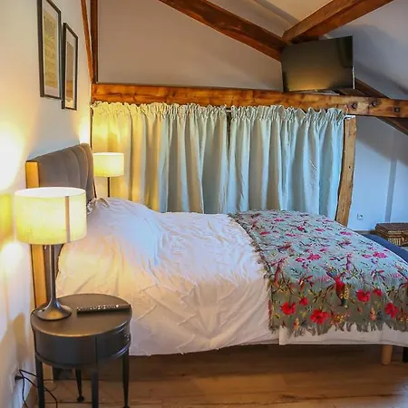 Апартаменты Croix Blanche - Le Logis Tournan-en-Brie