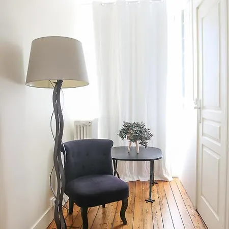Croix Blanche - Le Logis Apartment