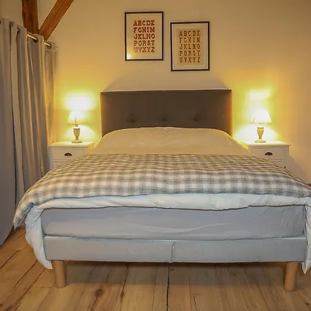 Croix Blanche - Le Logis Apartment *